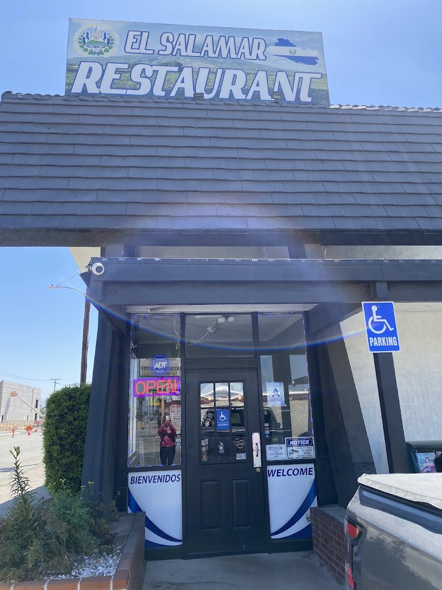 El Salamar Restaurant Comida Salvadoreña